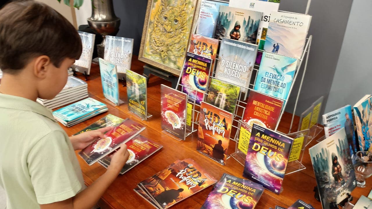 Exposição de livros do Comendador Fabrício Santos